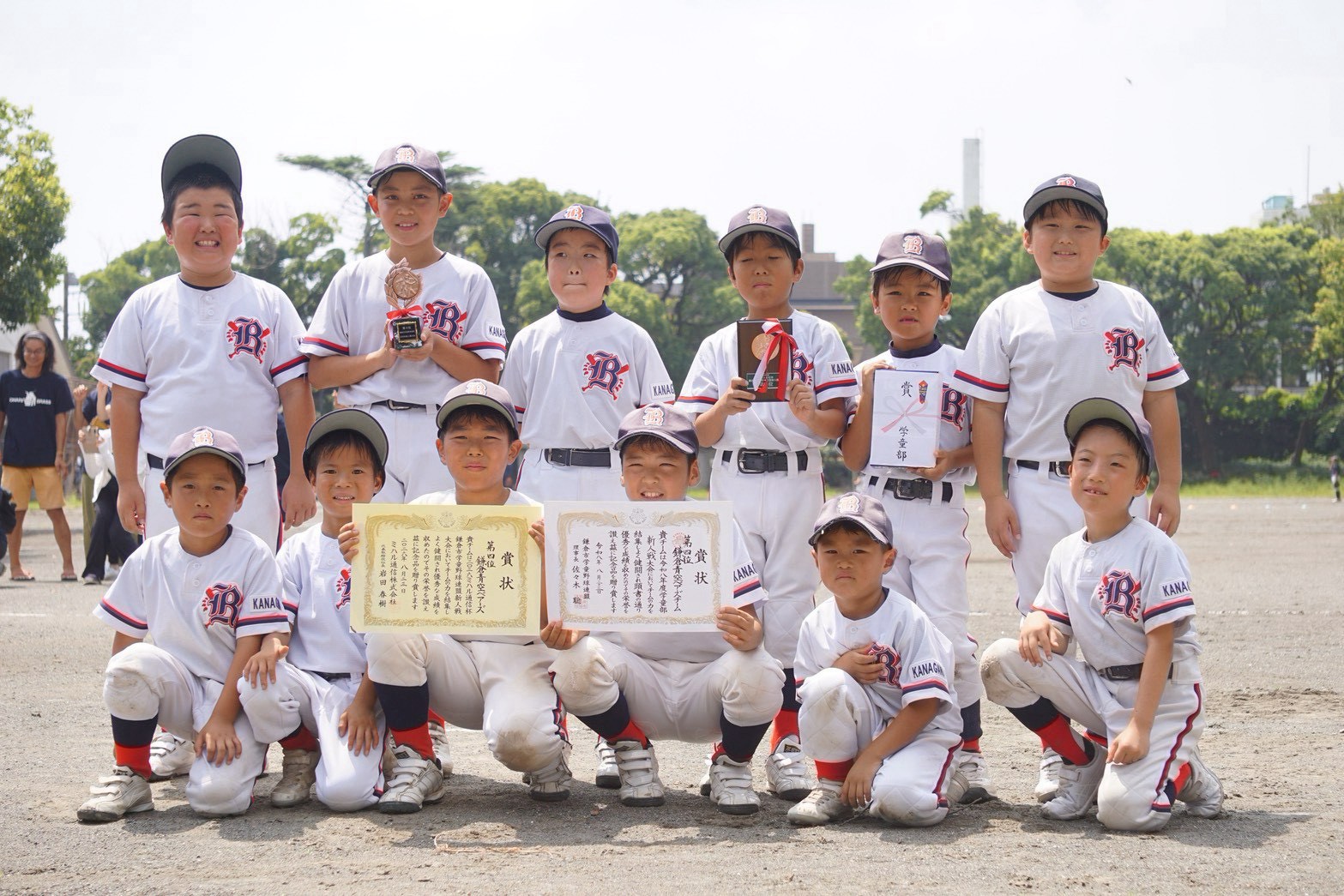 仲間と過ごす青空ベアーズの選手たち