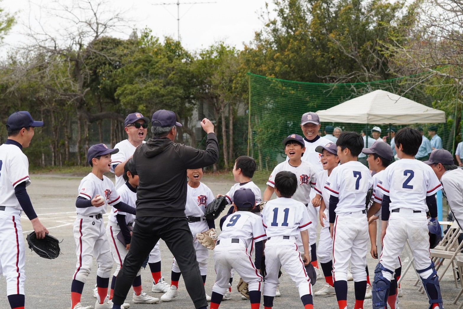 仲間と過ごす青空ベアーズの選手たち
