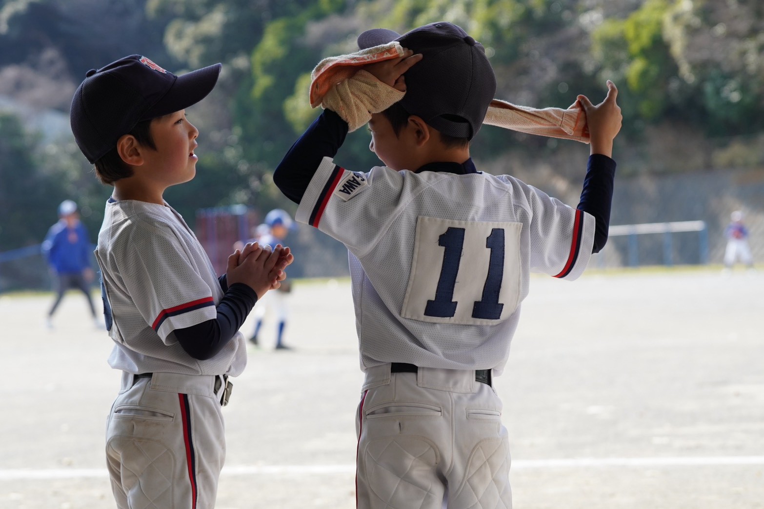 仲間と過ごす青空ベアーズの選手たち
