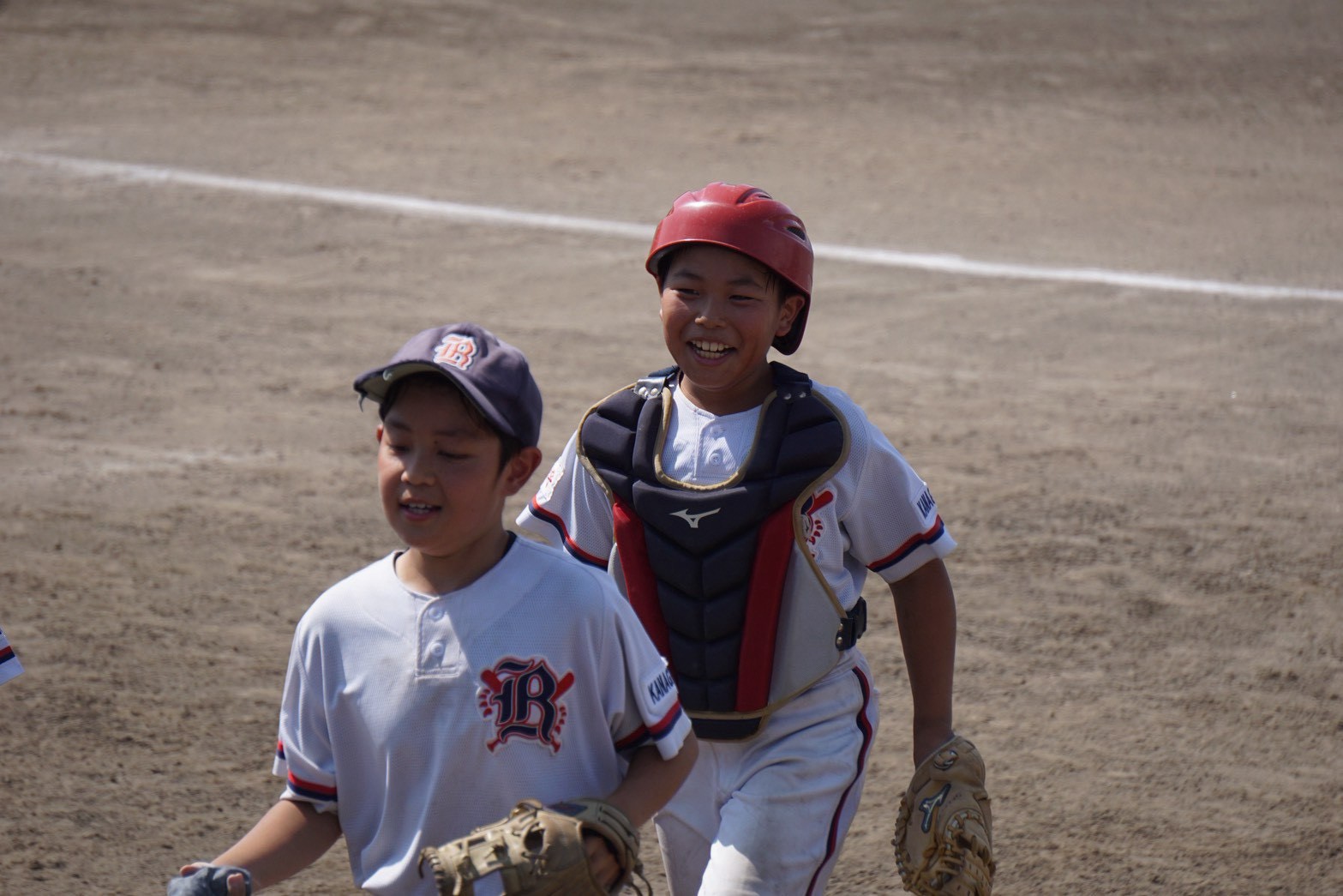 仲間と過ごす青空ベアーズの選手たち